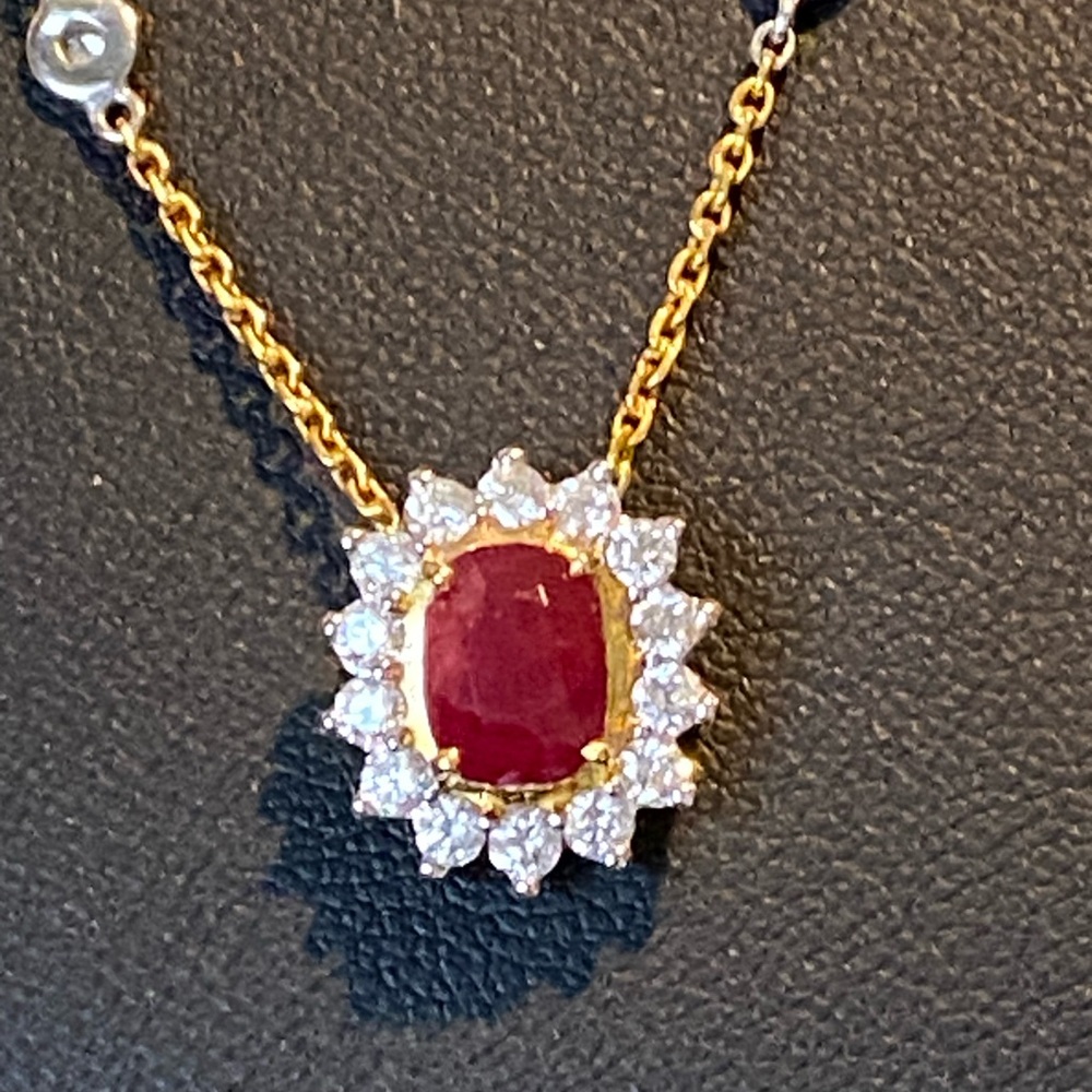 Natural Burmese Ruby and Diamonds pendant in 18 k solid gold with certificate